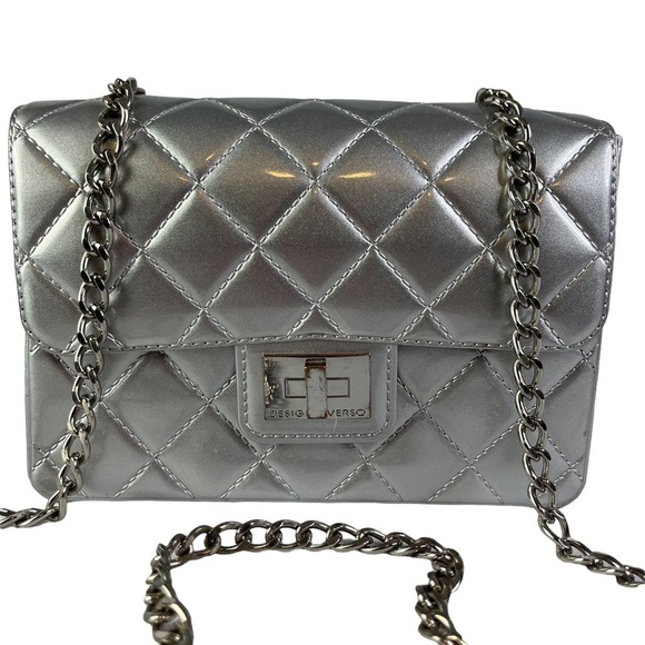 Design Inverso Silver Chain Crossbody Purse - Picture 3 of 15